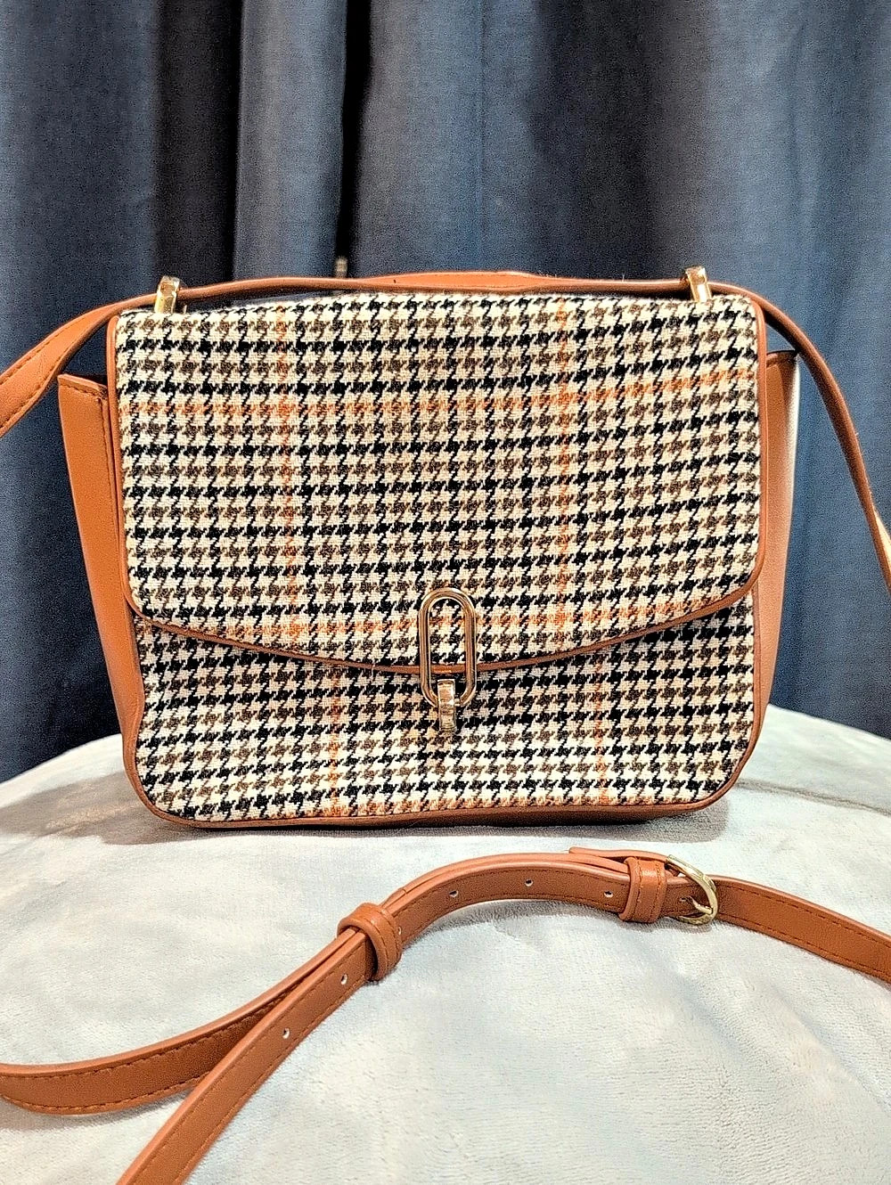 new day Houndstooth Crossbody Bag in Brown & Black
